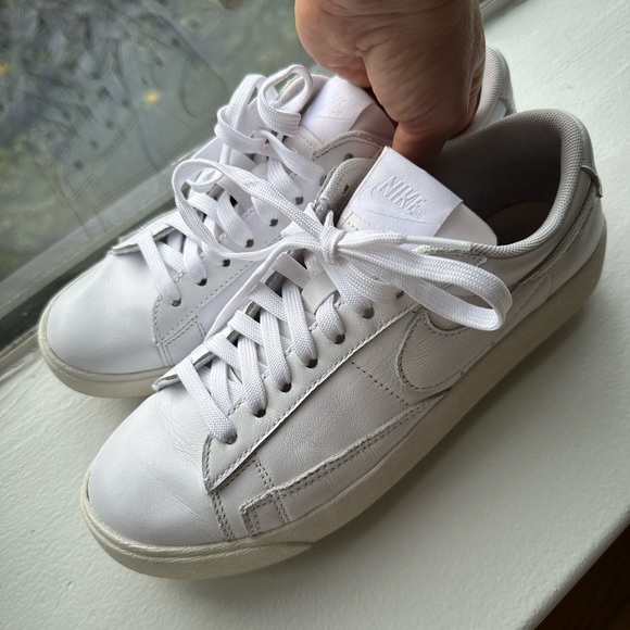 Nike Blazer Low LE Triple White - Picture 3 of 6